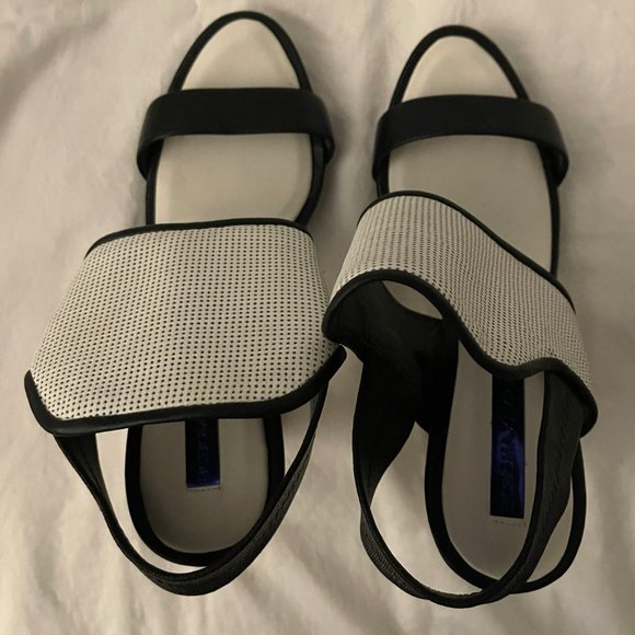 BCBG Max Azria White & Black Chunky Heel Sandal Sz: 9 1/2 - Picture 4 of 8